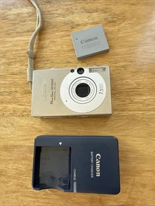 Canon Digital IXUS 70 / PowerShot Digital ELPH SD1000/ Digital Camera Bundle - Picture 1 of 9
