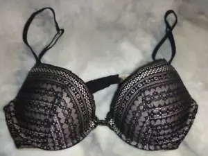 VICTORIA'S SECRET REGGISENO PUSH-UP IMBOTTITO IN PIZZO taglia 34 D... INDOSSATO UNA VOLTA - Foto 1 di 4