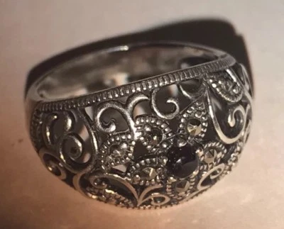 Vintage Fancy STERLING SILVER FILIGREE Scrolls & Onyx Center Cocktail Ring SZ 7 - Image 1 of 4