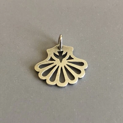 Dije de confirmación de plata de ley 925 James Avery carcasa abierta con recorte de paloma Foto 1 de 4