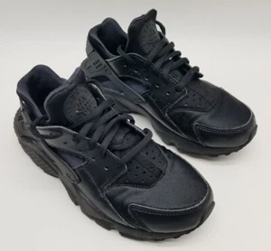 Nike Air Huarache Run Women's Size 7 Running Shoes Triple Black - Picture 1 of 12
