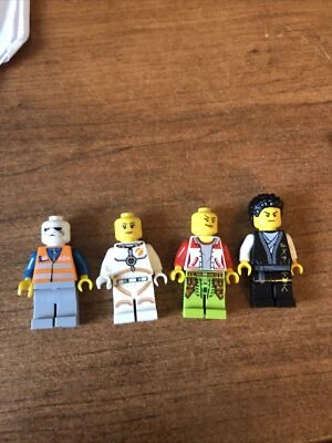 LEGO Lot Of 4 Minifigures Ninjago, Astronaut Check Pictures For Details - Image 1 of 3