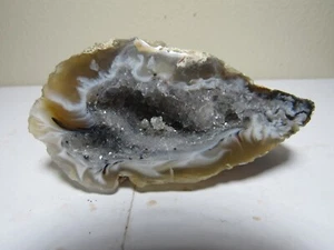 Geoda de ágata natural medio pulido frontal 3,12" / 114 g ¡Gran druzy! - Imagen 1 de 4