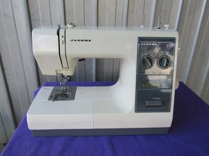 Janome 16 Stitch Sewing Machine Zig Zag w/Pedal, No Lid, Working Order - Bild 1 von 7