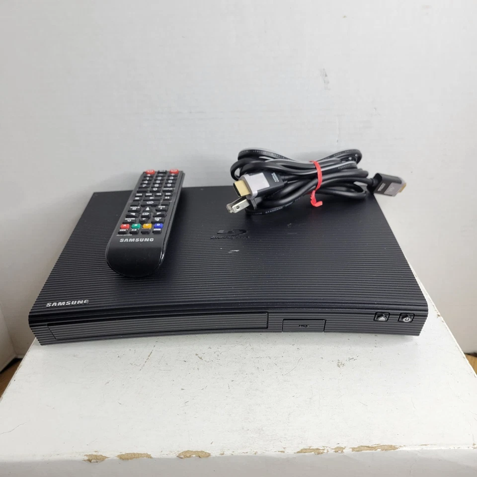 SAMSUNG BD-JM57C Paquete Reproductor Blu-ray con Control Remoto y Cable HDMI Foto 1 de 4