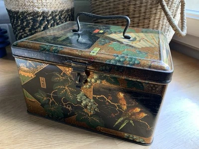 Ancienne boîte ou coffre en tôle lithographiée à décor Japon fin 19eme - Photo 1/4