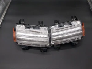 Jeep JL Wrangler and JT Gladiator Front Fender Park and Turn Lamps L&R 2018-2025 - Picture 1 of 8