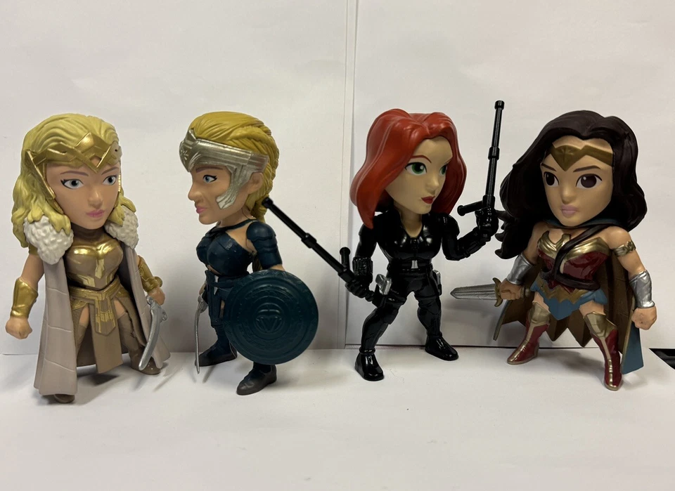 Lote de 4 ~ Mini Figura METALES FUNDIDOS A PRESIÓN Suelta ~ Viuda Negra, Mujer Maravilla, más Foto 1 de 4