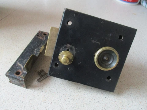 Vintage Rim Lock, with 2 keys Cover