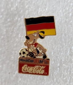⚽FIFA USA WORLD CUP SOCCER ⚽ 1994 MASKOTTCHEN & COCA COLA DEUTSCHLAND PIN - KOSTENLOSER VERSAND! - Bild 1 von 5