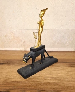 King Tutankhamun on a Leopard: Unique Ancient Egyptian Statue - Bild 1 von 13