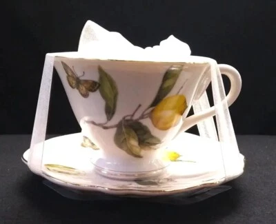 Taza de té y platillo floral Gracie Bone China por Coastline Imports limón mariposa Foto 1 de 4