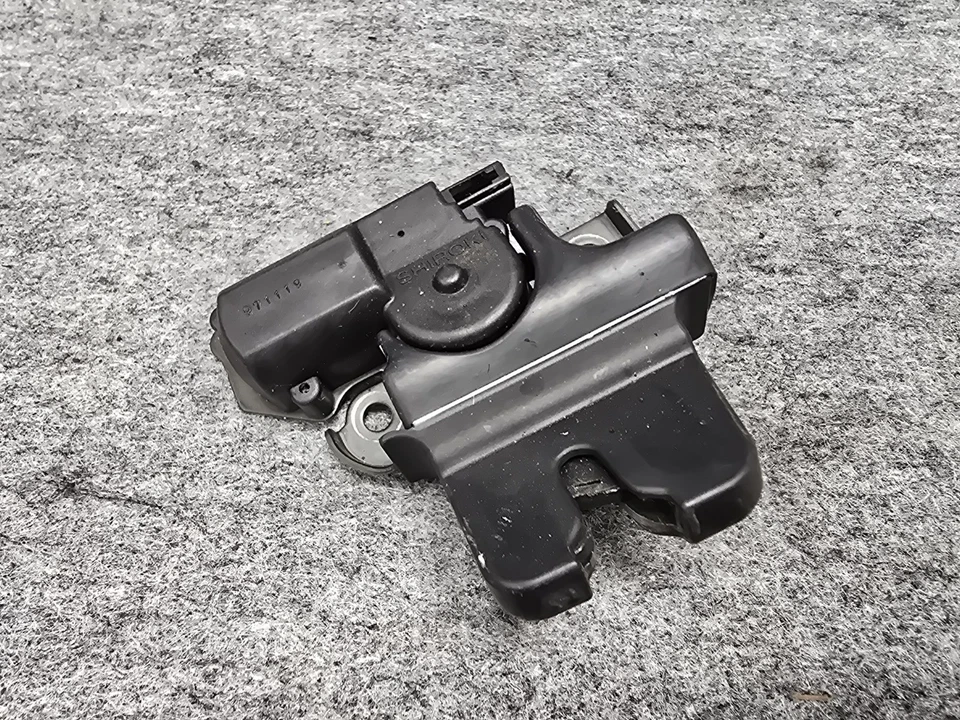 ATUADOR DE TRAVA DE PLATAFORMA DE ARMAZENAMENTO TAMPA DE PORTA-MALAS OEM LEXUS 98-00 LS400 - Imagem 1 de 4