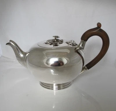 Fabulous Georgian silver bullet teapot Edward Edwards London 1830 - Image 1 of 4