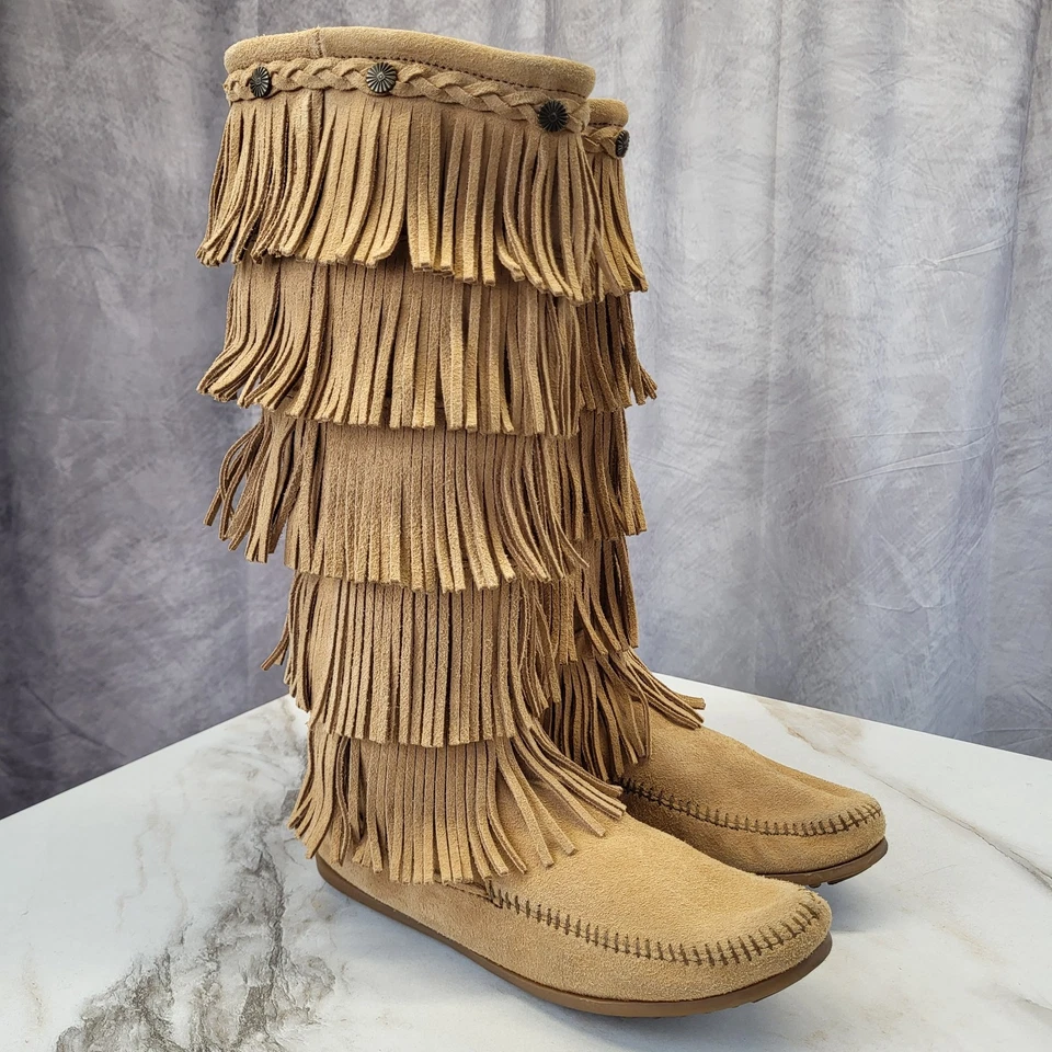 Botas mocassim femininas Minnetonka 5 camadas franja cravejada joelho alto 9 trigo bronzeado - Imagem 1 de 4