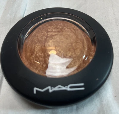 new Mac - Mineralize Skinfinish - Gold Deposit - 0.35 Oz - Image 1 of 3