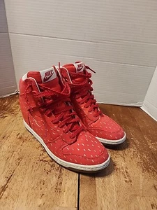 NIKE Dunk Sky Hi  Hidden Wedge Lace Up Women’s Size 9 Sneaker Shoe Hyper RED  - Picture 1 of 12
