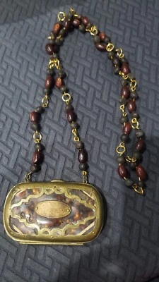 Antik Französisch Etui Souvenier Turtoise Muschel Geldbörse Messing Holz Perlen Halskette - Bild 1 von 4