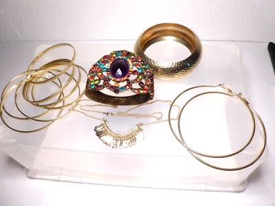 Konvolut Modeschmuck Metall goldfarben Armreifen Collier riesige Creolen Strass - Bild 1 von 4