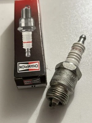 CHAMPION RF18YC ( 011 ) X1 SPARKPLUG - Image 1 of 2