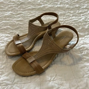 Alfani Women's Beige Step Flex Vacanzaa Wedge Sandals Shoes Size 9W 9 Wide - Picture 1 of 7