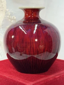Vaso in porcellana con smalto sangue di bue (sang de boeuf) - Foto 1 di 5