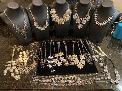 Lote de 22 colares de declaração usados de joias de strass preto e branco na moda - Imagem 1 de 4