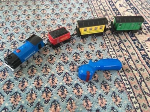 2010s Toys 'R Us RC Battery Powered Train Very Good Condition - Picture 1 of 6