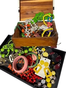Vintage 80's style Wooden Jewelry Box Filled W Assorted Costume Jewelry & Beads - Picture 1 of 17