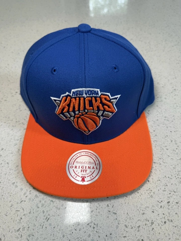 Chapéu Snapback Ajustável Mitchell & Ness New York Knicks Team 2T 2.0 Royal/Orange - Imagem 1 de 4