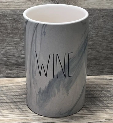 Suporte para refrigerador de vinho RAE DUNN letras pretas cinza marmorizado por magenta CHIPADO - Imagem 1 de 4