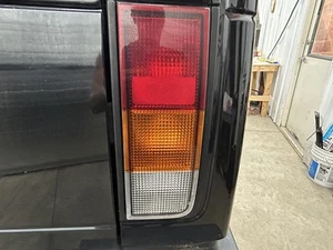 2003-2004 Hummer H2 Passenger Right Tail Light - Picture 1 of 12