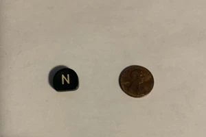 Máquina de escribir vintage Royal control táctil tecla ""N"", marrón con letra blanca - Imagen 1 de 2