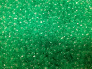 2,000 Pcs Tiny 4mm Translucent Green Round Crystal Faceted Plastic Craft Beads - Picture 1 of 3