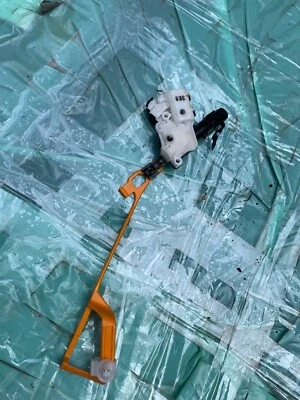 LEXUS IS250 IS350 TANQUE DE COMBUSTIBLE TAPA PUERTA CERRADURA PESTILLO ACTUADOR FABRICANTE ORIGINAL 2014 2015 2016 Foto 1 de 4