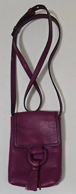 Bandolera para teléfono Fossil Bobbie, ranuras para tarjetas de crédito, ligeramente usada, magenta  Foto 1 de 4