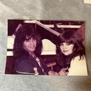 Eddie Van Halen and Valerie Bertinelli 1985 Original 3.5x5 Photo Rainbow Bar - Picture 1 of 2