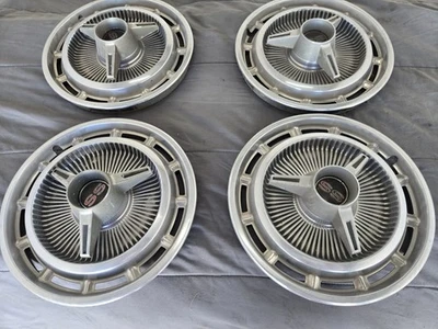 Tapacubos Chevrolet Nova 14 pulgadas SS OEM Foto 1 de 4