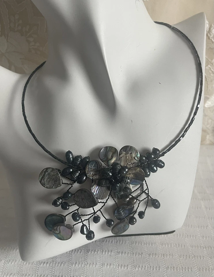Precioso collar envolvente gargantilla con perlas con concha de flores de abulón de pavo real Foto 1 de 4