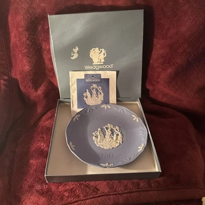 Platos de Navidad y platos vintage de madera de cuña para el día de la madre Foto 1 de 2