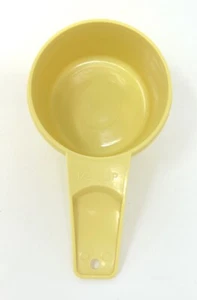 TUPPERWARE vintage giallo 1/2 tazza misura cottura cottura forno misura retrò - Foto 1 di 4