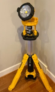 DEWALT DCL079B 20V Max Cordless Tripod Light - Bare Tool 🐝 - Picture 1 of 1