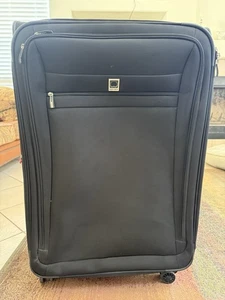 Delsey Paris 28” Spinner Suitcase MINT CONDITION - Picture 1 of 9
