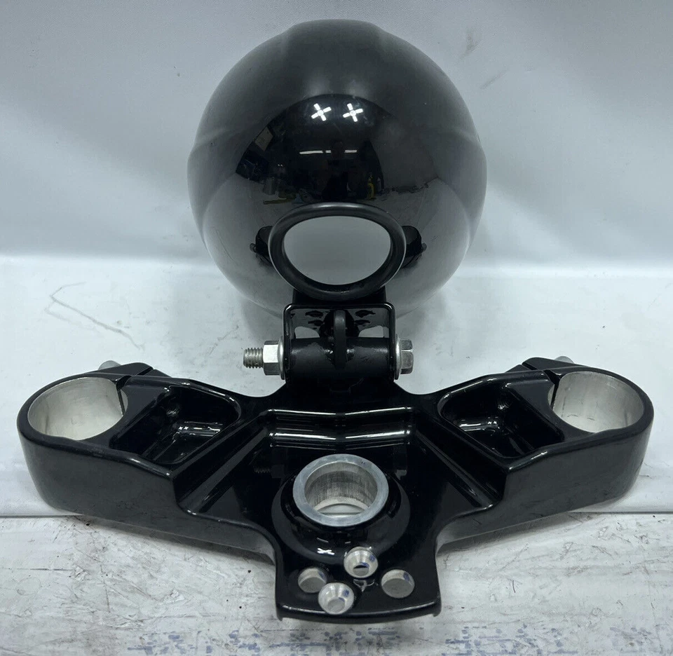 Черная нижняя ковшеобразная фара Victory Octane 2017 с тремя фарами - Изображение 1 из 4