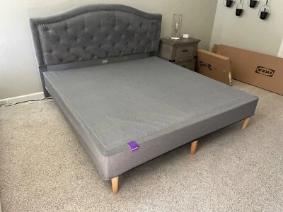 Marco de cama con plataforma base King de carbón Purple® Foto 1 de 4