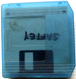ACCODATA 4 x 3.5" Floppy Disc Pocket Holder Clear Blue - Includes 4 Used x Disks - Picture 1 of 3