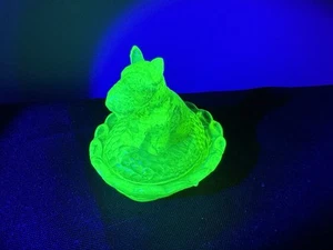 Uranium Glass Vaseline Boyd Scotty On A Nest Salt - Picture 1 of 9