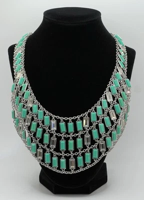Collar Banana Republic Turquesa y Color Transparente Babero Tono Plata Usado en Excelente Condición Foto 1 de 4