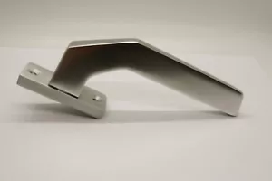Pulsador de puerta WSS en forma de L abovedado plata 8 mm puerta de rejilla cuadrada nuevo - Imagen 1 de 10