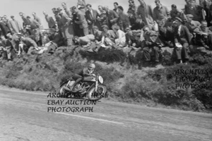Norton factory racer Geoff Duke winner 1951 Isle of Man TT motorcycle photo race - Picture 1 of 1